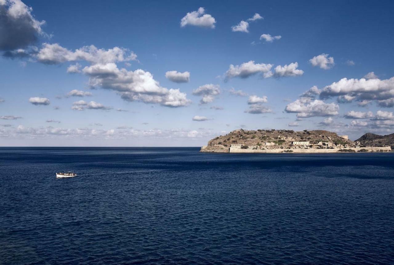 Plaka Sea Front Residence エロウンダ エクステリア 写真